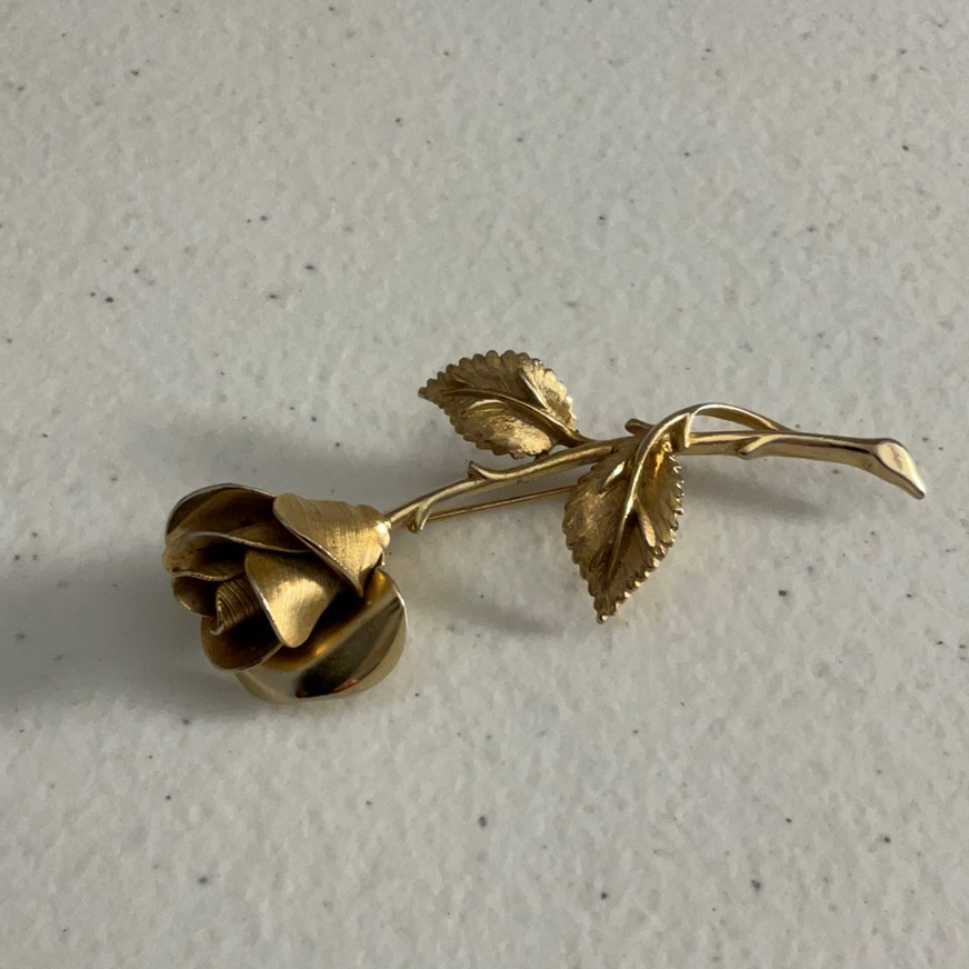 Pastelli Gold Tone Vintage Rose Brooch With Detailed Petals